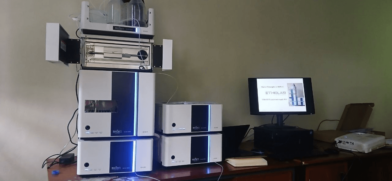 HPLC system with workstation after commissioning